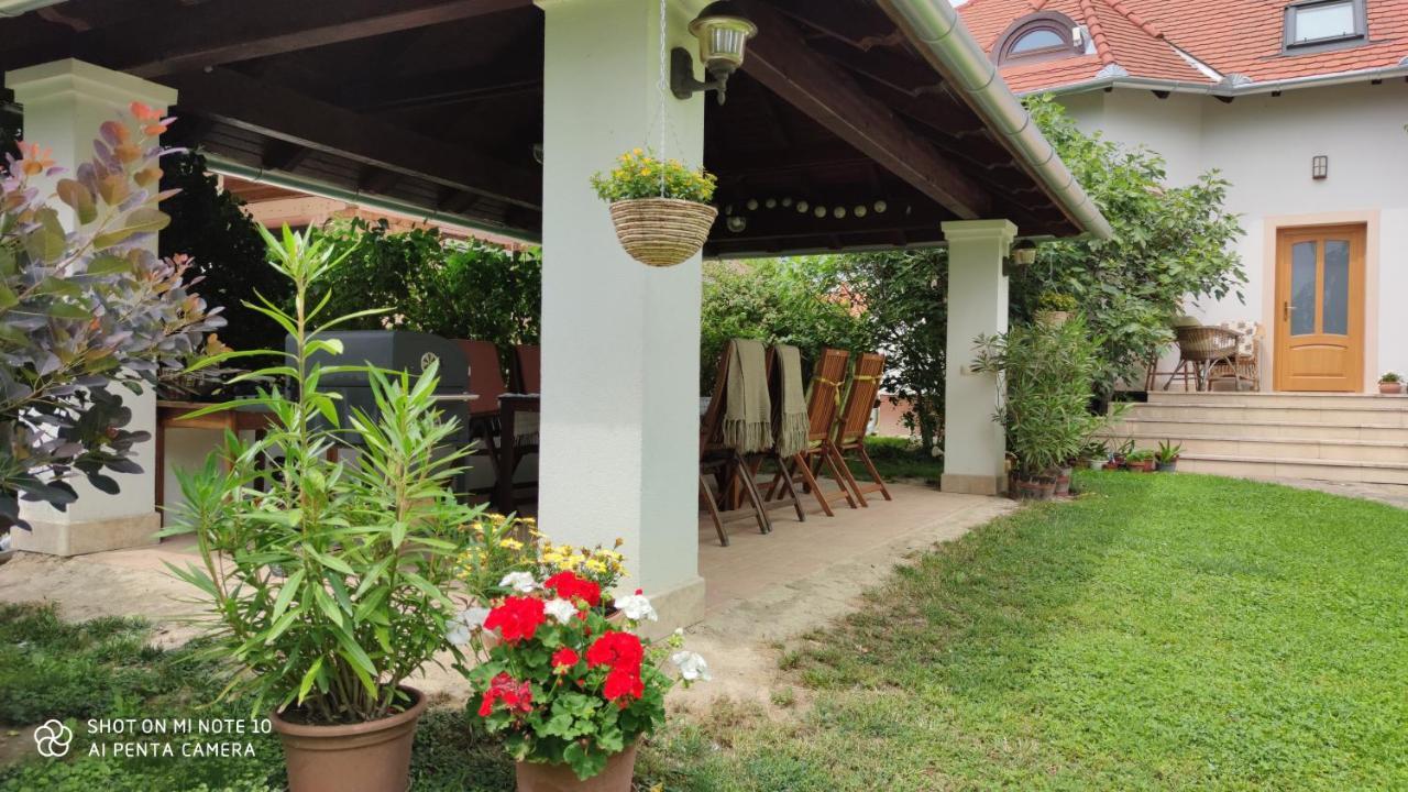 צ'רסגטומאי Frutta Villa מראה חיצוני תמונה