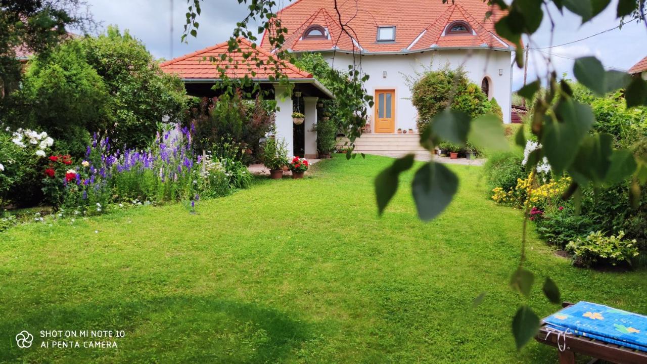 צ'רסגטומאי Frutta Villa מראה חיצוני תמונה